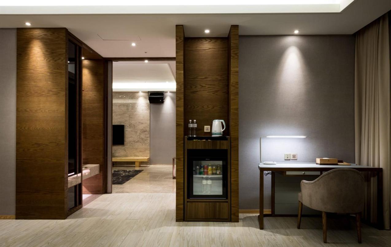 Cuncyue Hot Spring Resort Luodong Habitación foto A room at the hotel