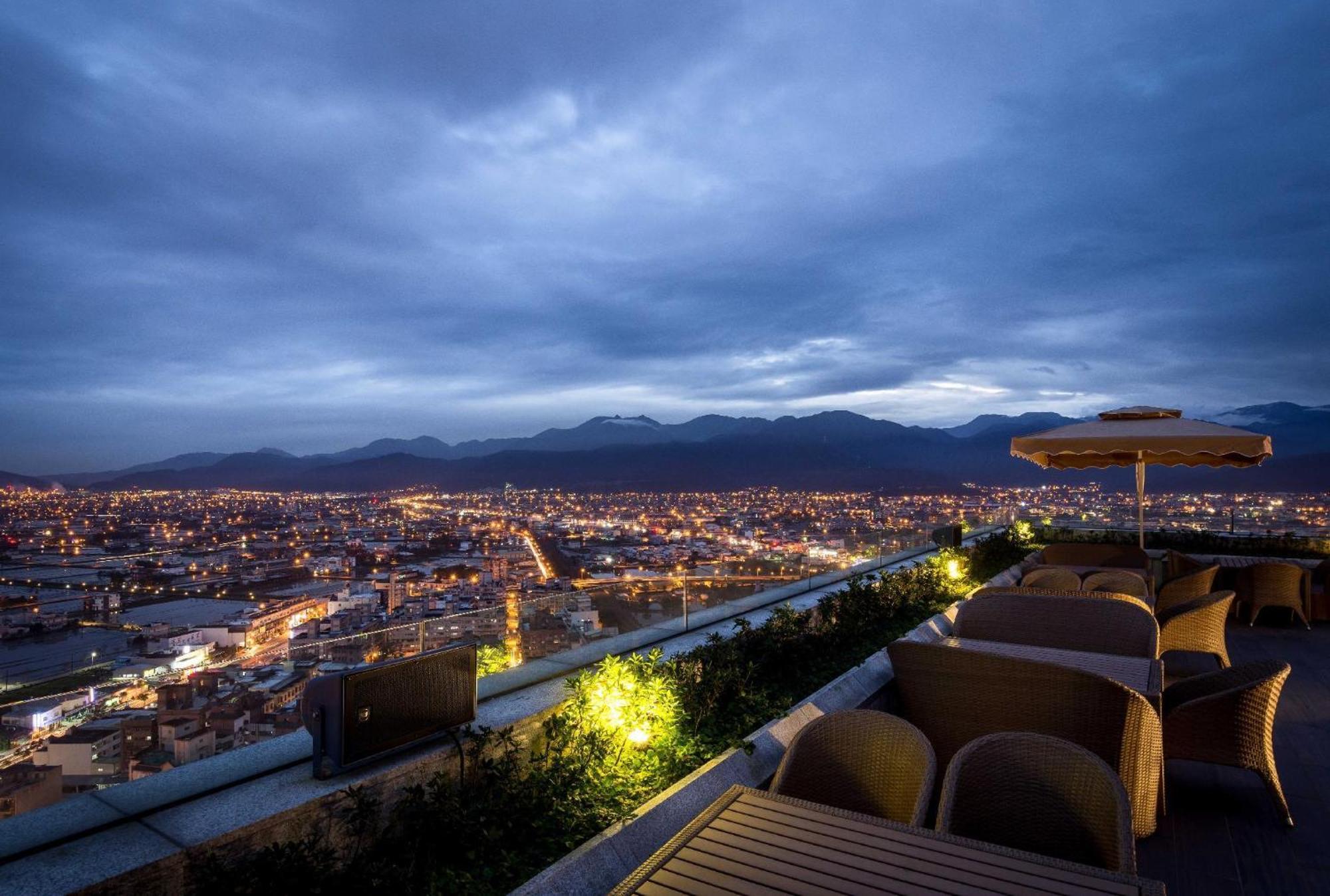 Cuncyue Hot Spring Resort Luodong Exterior foto View from the hotel