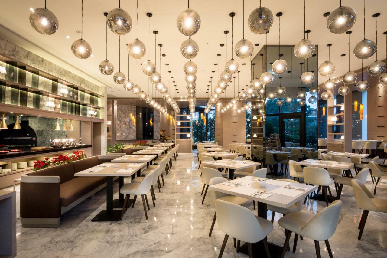 Cuncyue Hot Spring Resort Luodong Exterior foto The interior of the restaurant